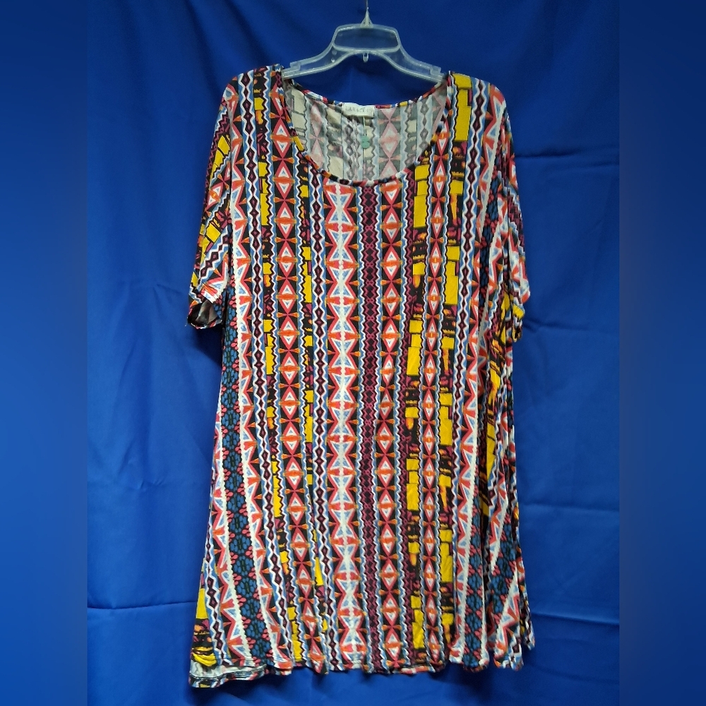 NWOT Larace Plus Size Multicolor Geometric Print Women's Top 6X